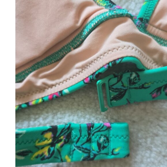 💚☀️ J.Crew Factory Printed Bikini Top – Colorful Floral Pattern (NEW) 💚☀️ - Picture 6 of 6